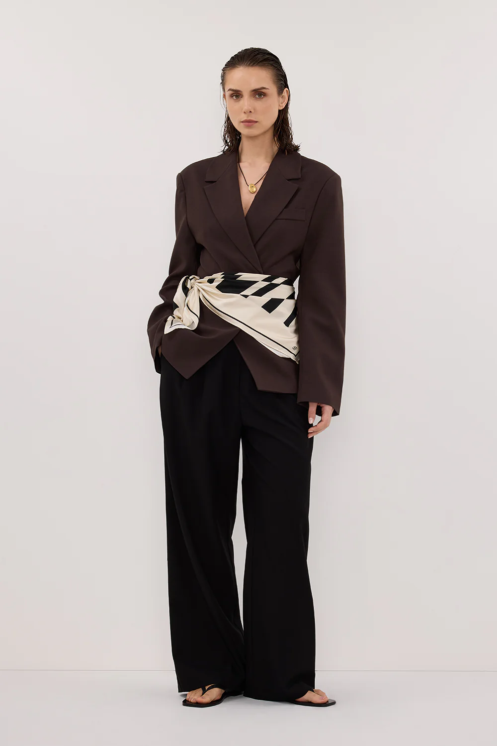 SURI ESPRESSO CINCHED BLAZER - Yukikoi