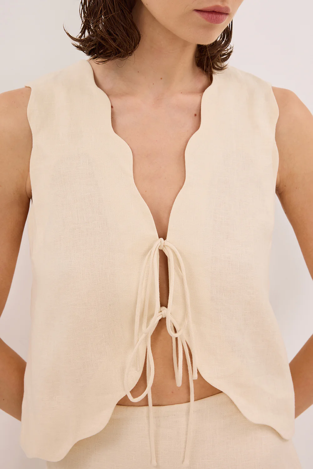 LELA SANDSTONE SLEEVELESS LINEN VEST TOP - Yukikoi