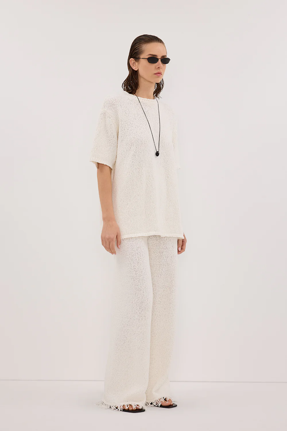 SUE OFF WHITE OVERSIZED KNIT TEE - Yukikoi