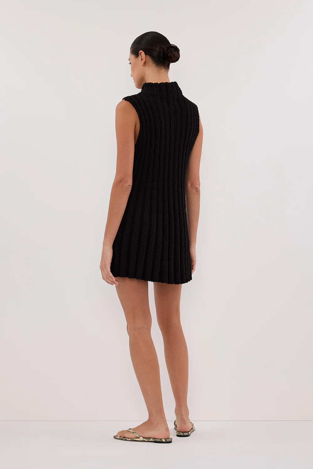 VERO BLACK KNIT MINI DRESS - Yukikoi