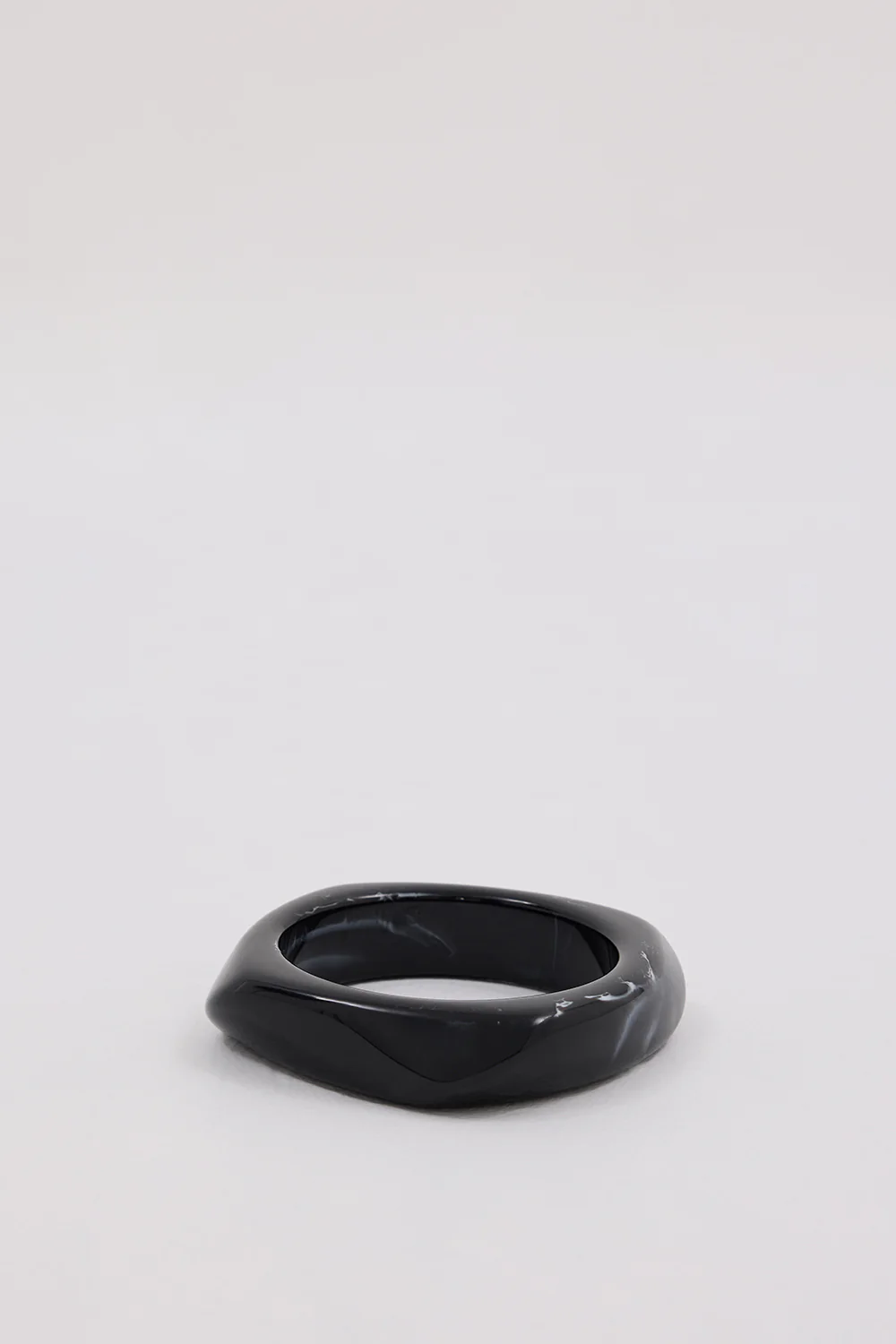 NOAH THE LABEL BLACK RESIN BANGLE - Yukikoi