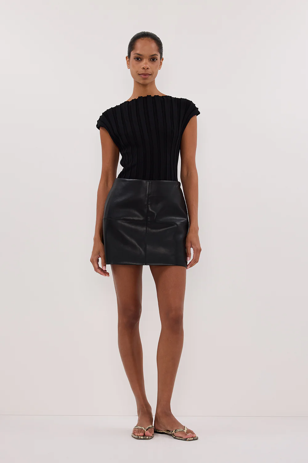 MONTY BLACK FAUX LEATHER MINI SKIRT - Yukikoi