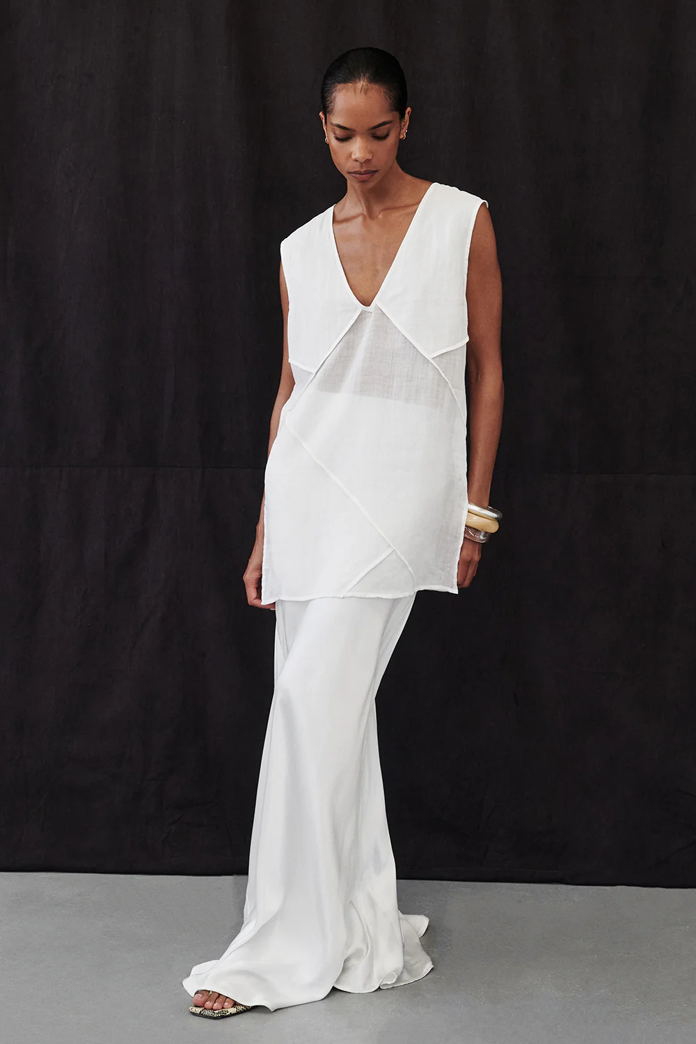 CARMEL WHITE RAMIE V NECK TOP - Yukikoi