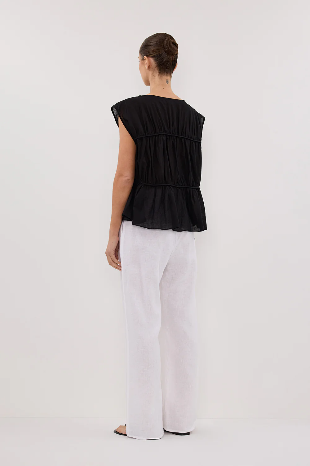 FLYNN BLACK LINEN TIERED TOP - Yukikoi