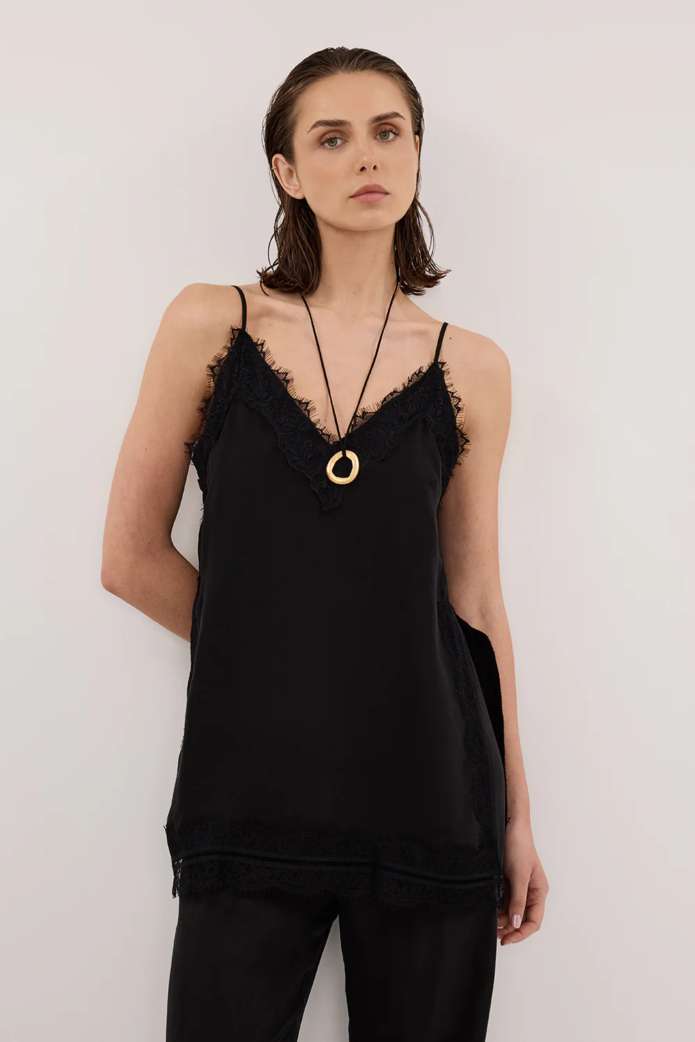 ANDREA BLACK SLEEVELESS LACE CAMI TOP - Yukikoi