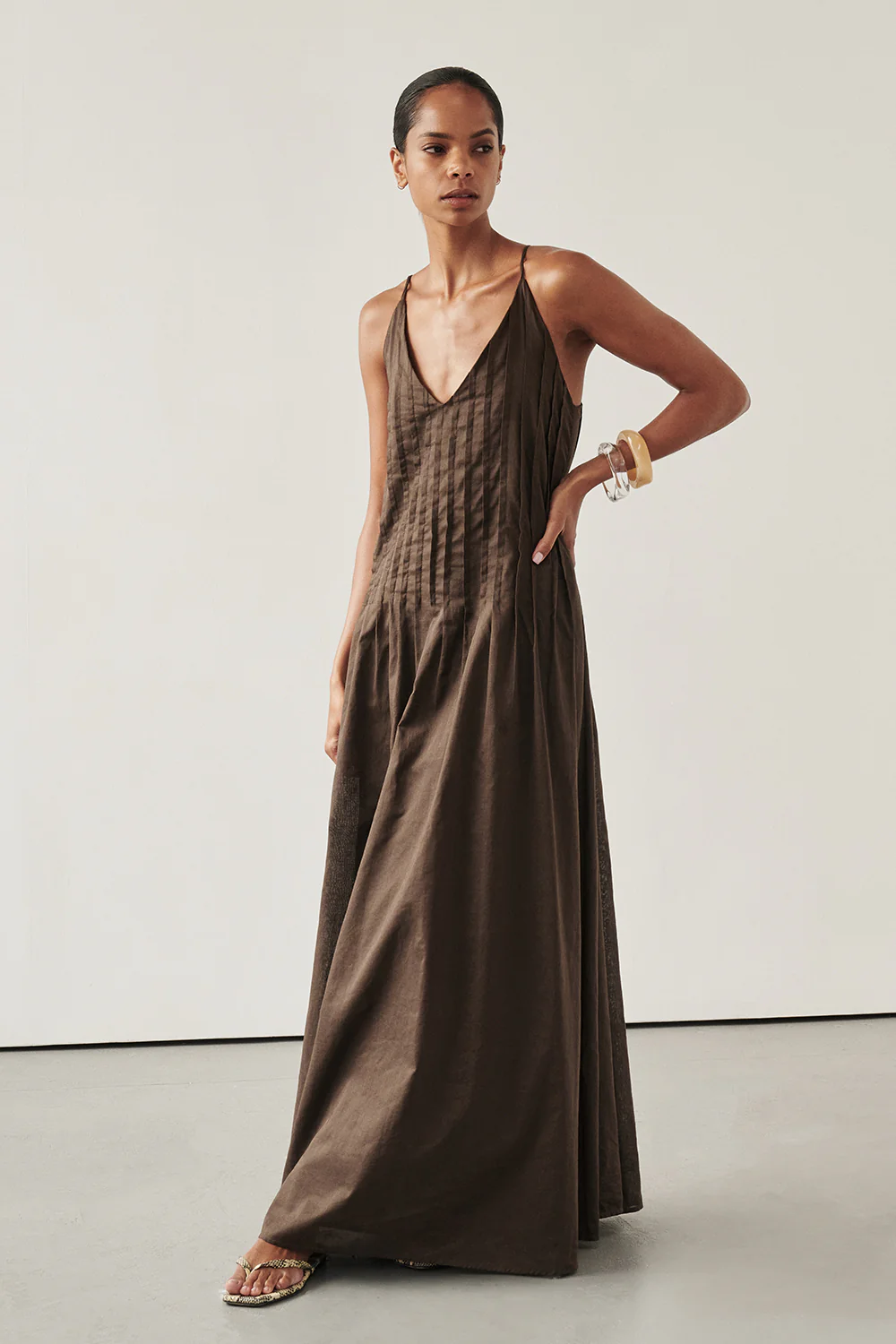 TAHLIA BITTER CHOC LINEN BLEND MAXI DRESS - Yukikoi