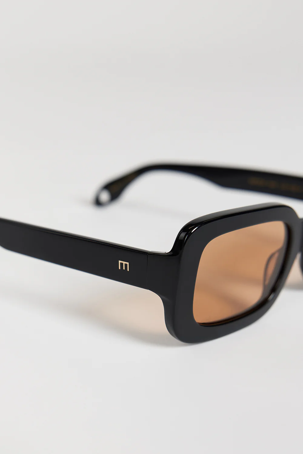 ELISA JOHNSON LEXI GLOSS BLACK LIGHT BROWN LENS SUNGLASSES - Yukikoi