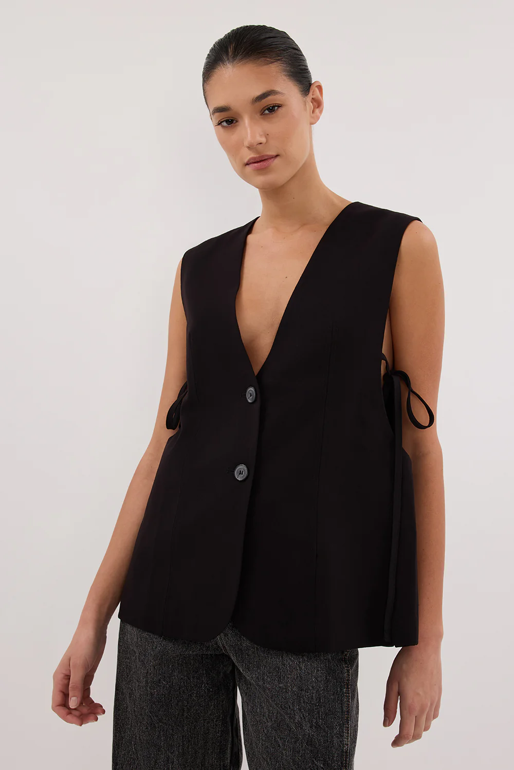LISE BLACK LOW CUT VEST - Yukikoi
