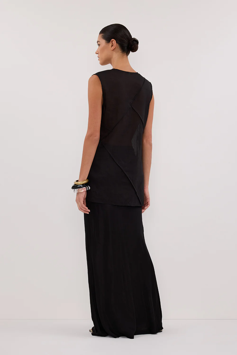 CARMEL BLACK RAMIE V NECK TOP - Yukikoi