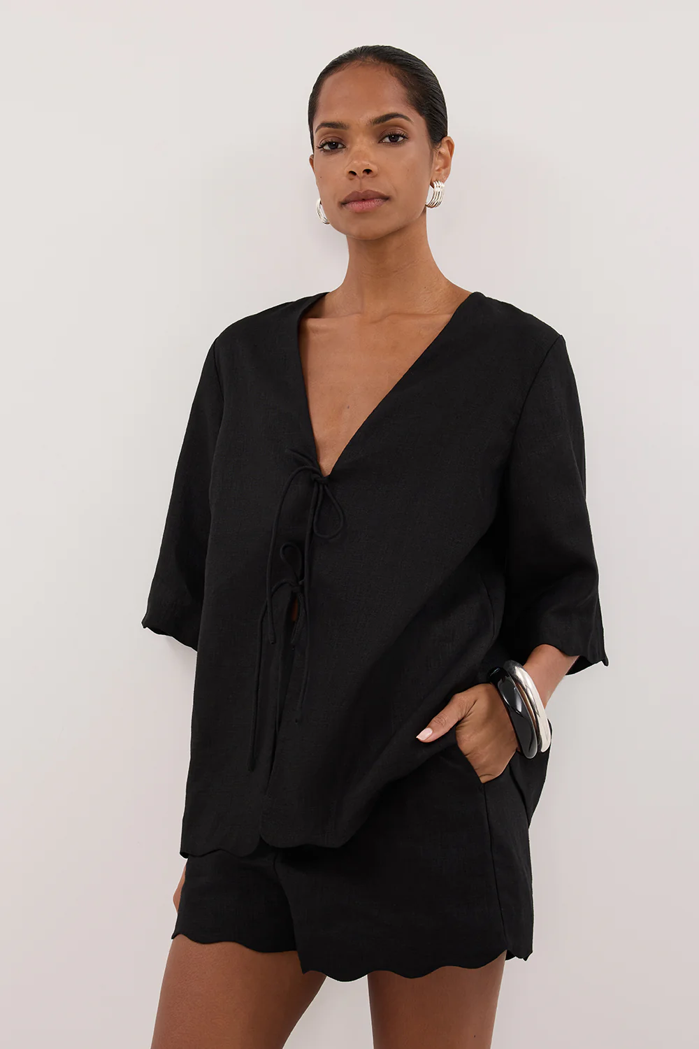 LELA BLACK LINEN SHORT - Yukikoi