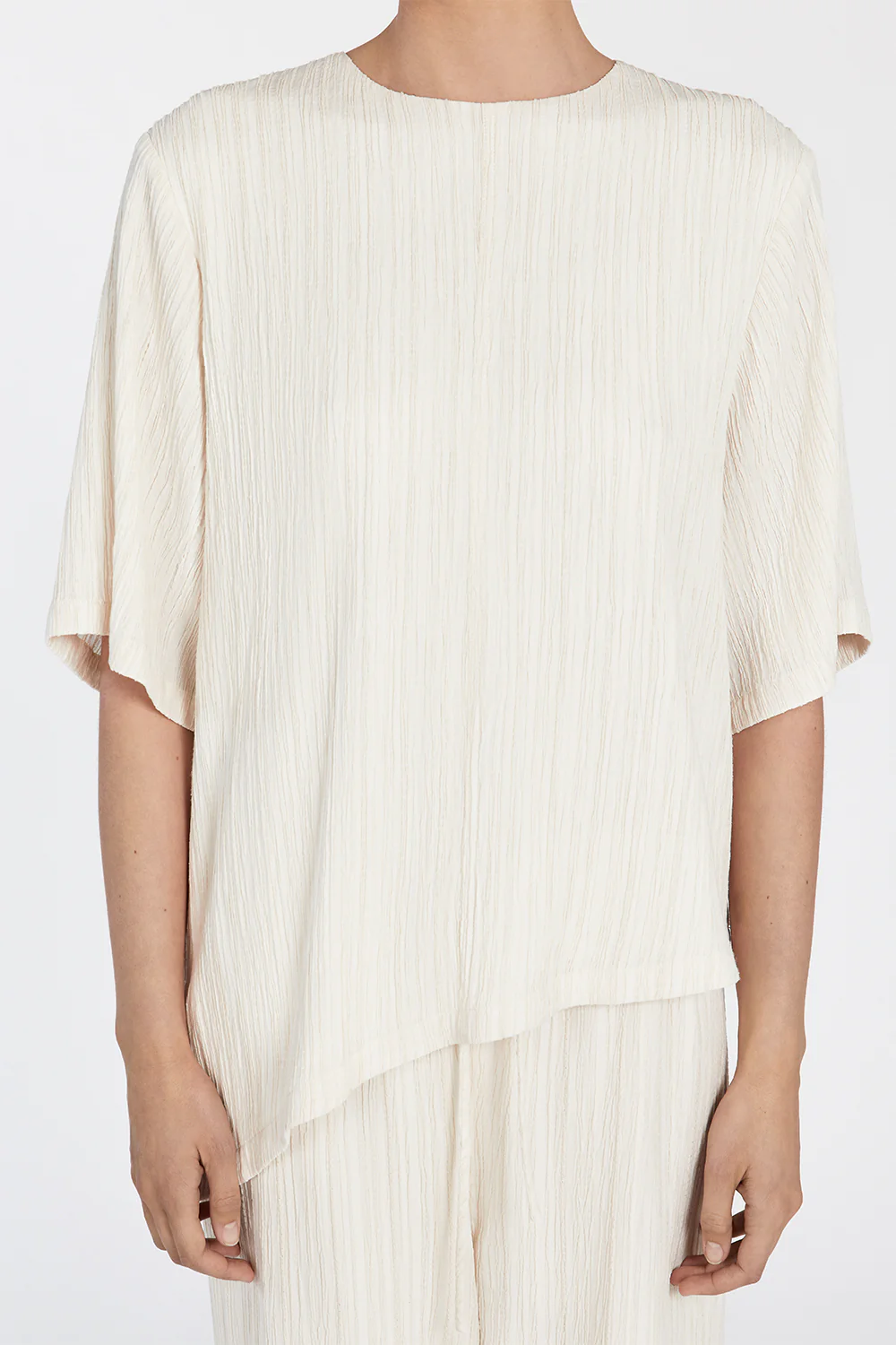 LOZ CREAM ASYM BOXY TEE - Yukikoi