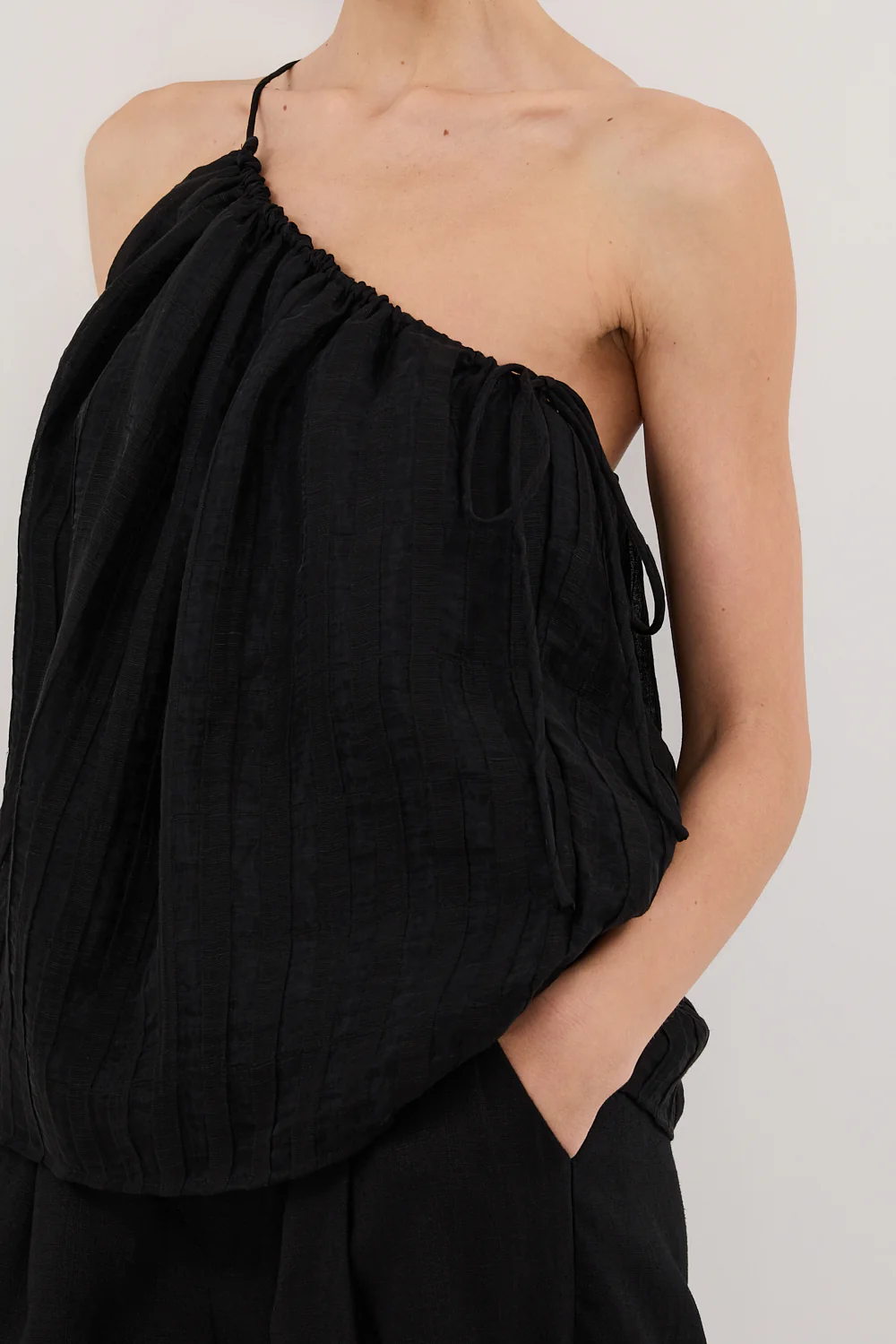 TAHITI BLACK ONE SHOULDER TOP - Yukikoi