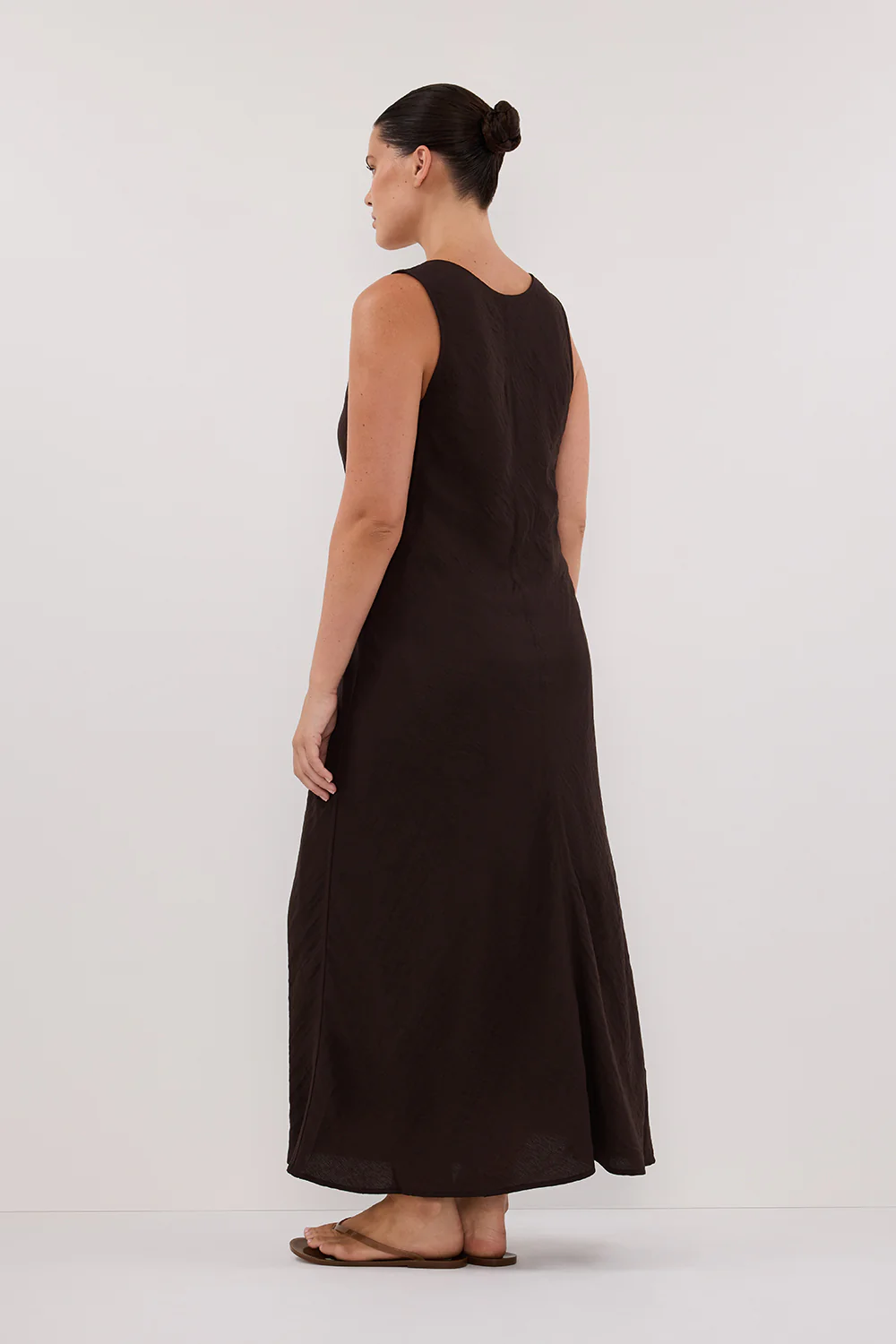 SHILOH BITTER CHOC SCOOP NECK MIDI DRESS - Yukikoi