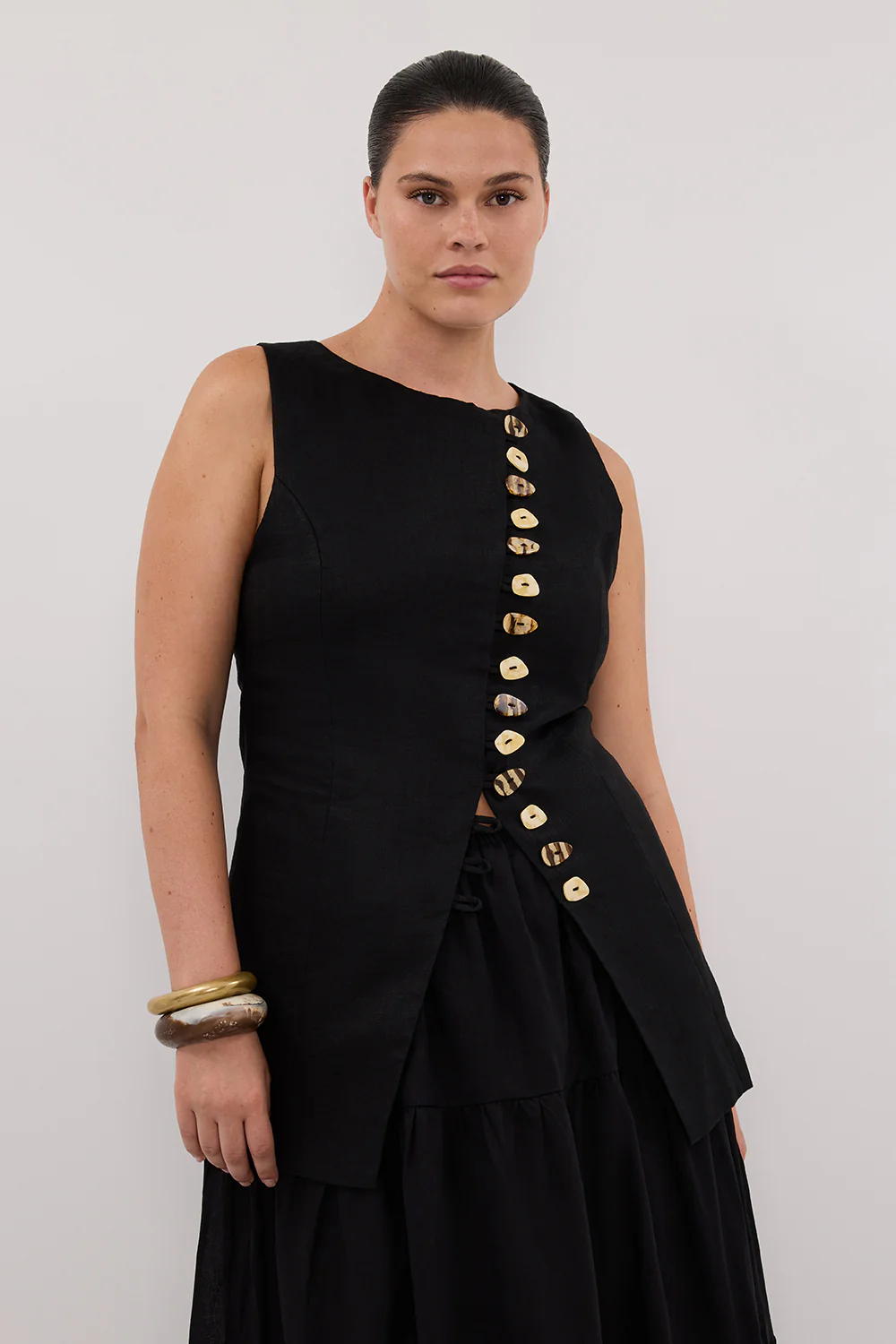 BAYLEE BLACK SLEEVELESS LINEN TOP - Yukikoi