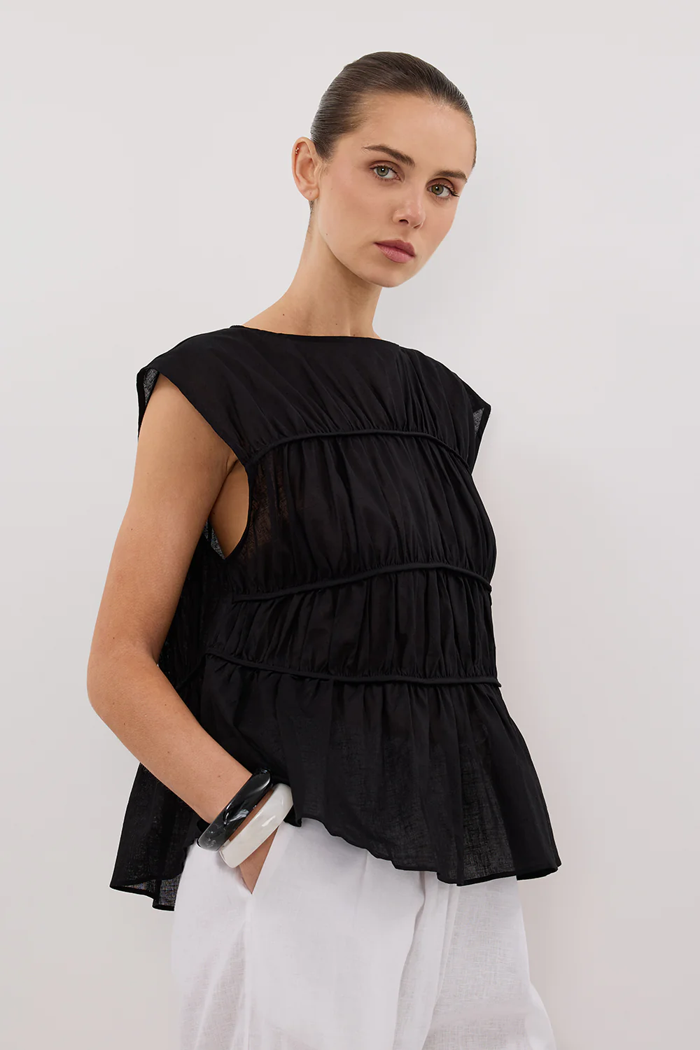 FLYNN BLACK LINEN TIERED TOP - Yukikoi