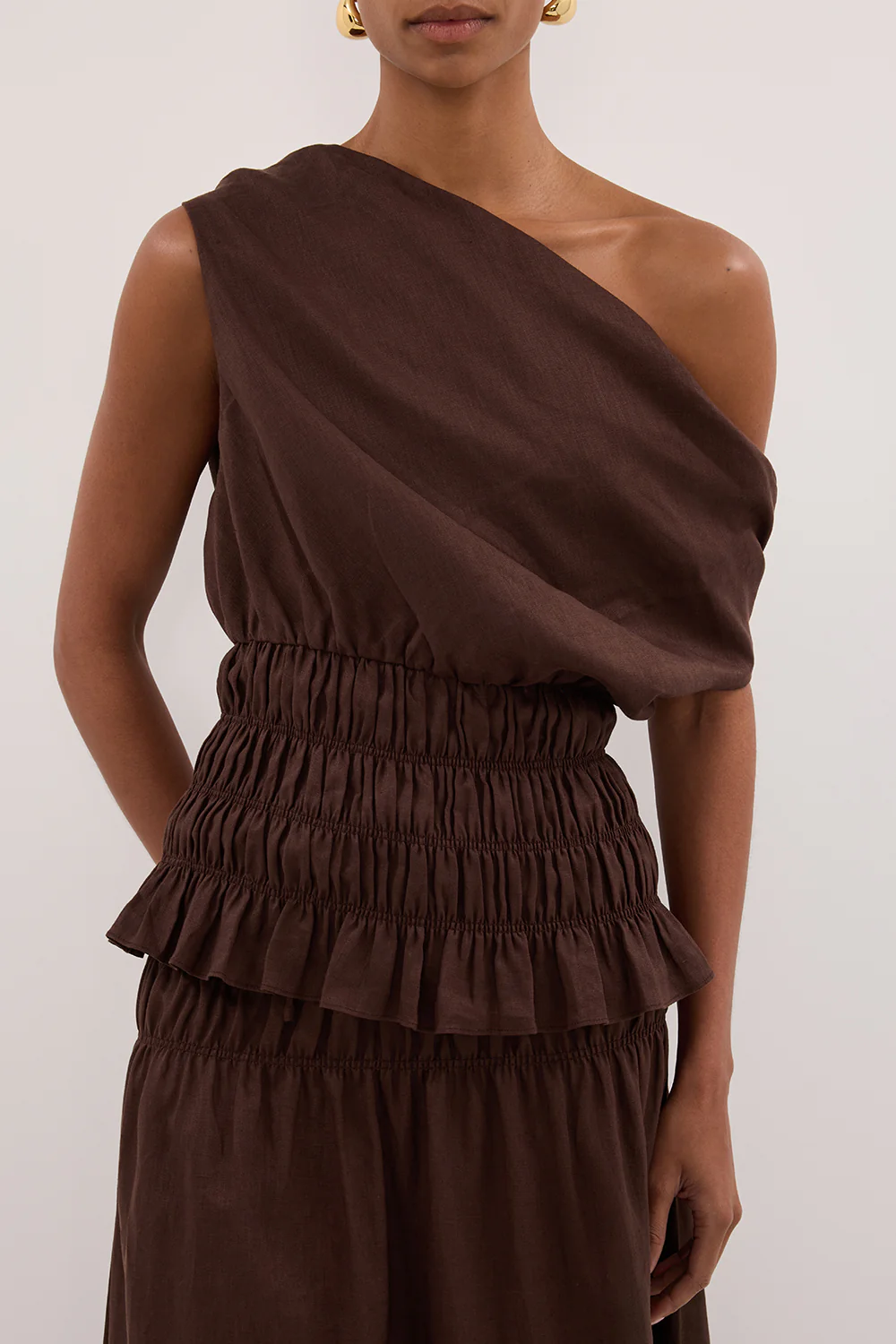 MAIA COCOA SLEEVELESS LINEN SHIRRED TOP - Yukikoi