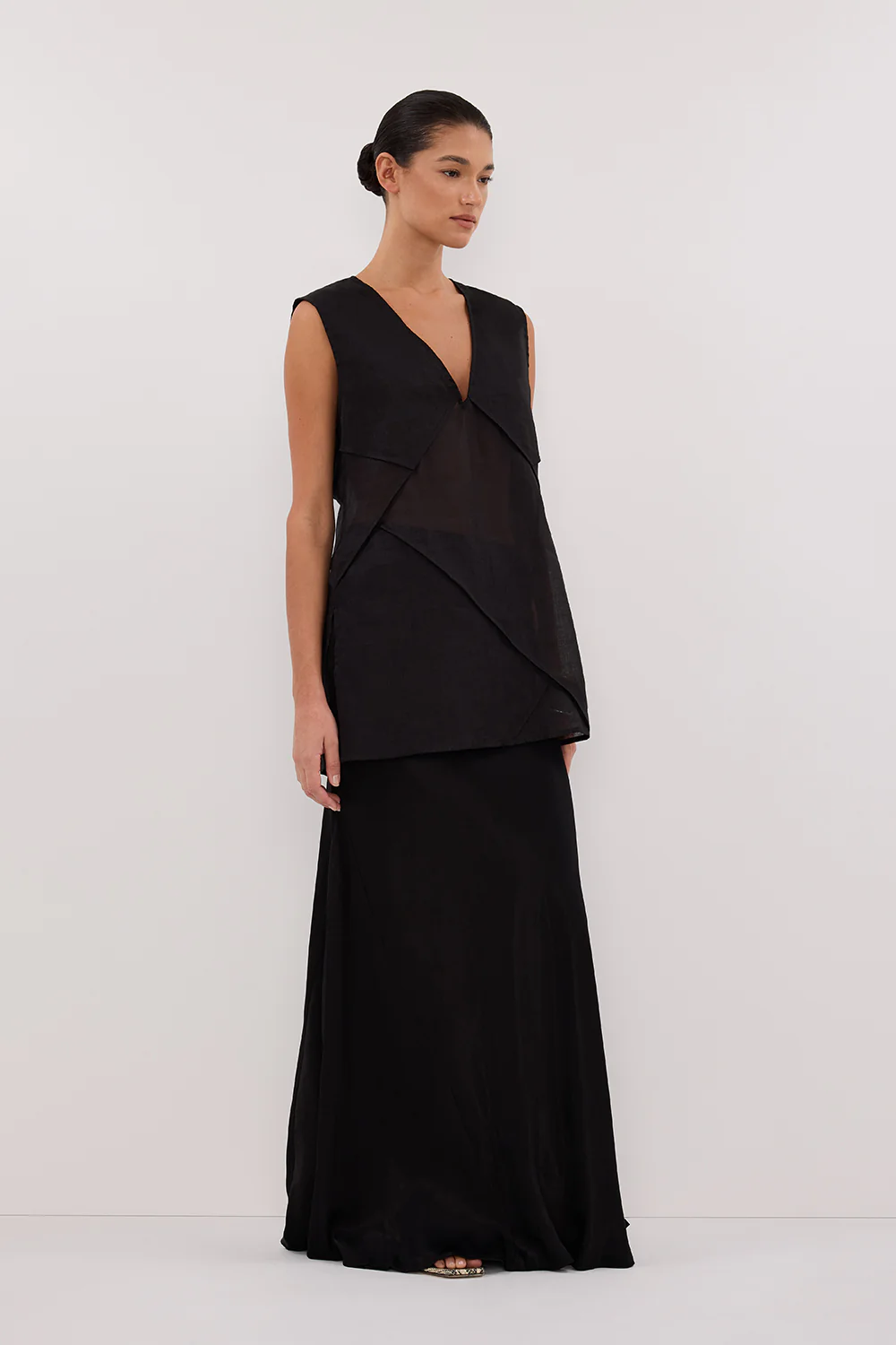 CARMEL BLACK RAMIE V NECK TOP - Yukikoi