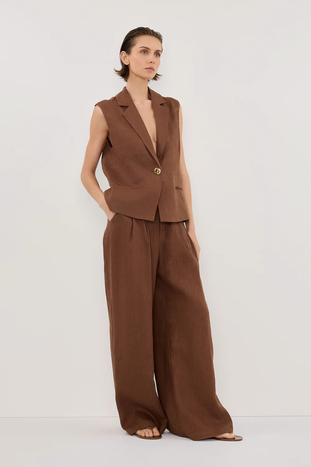 SELAH FONDANT LINEN SLEEVELESS VEST - Yukikoi