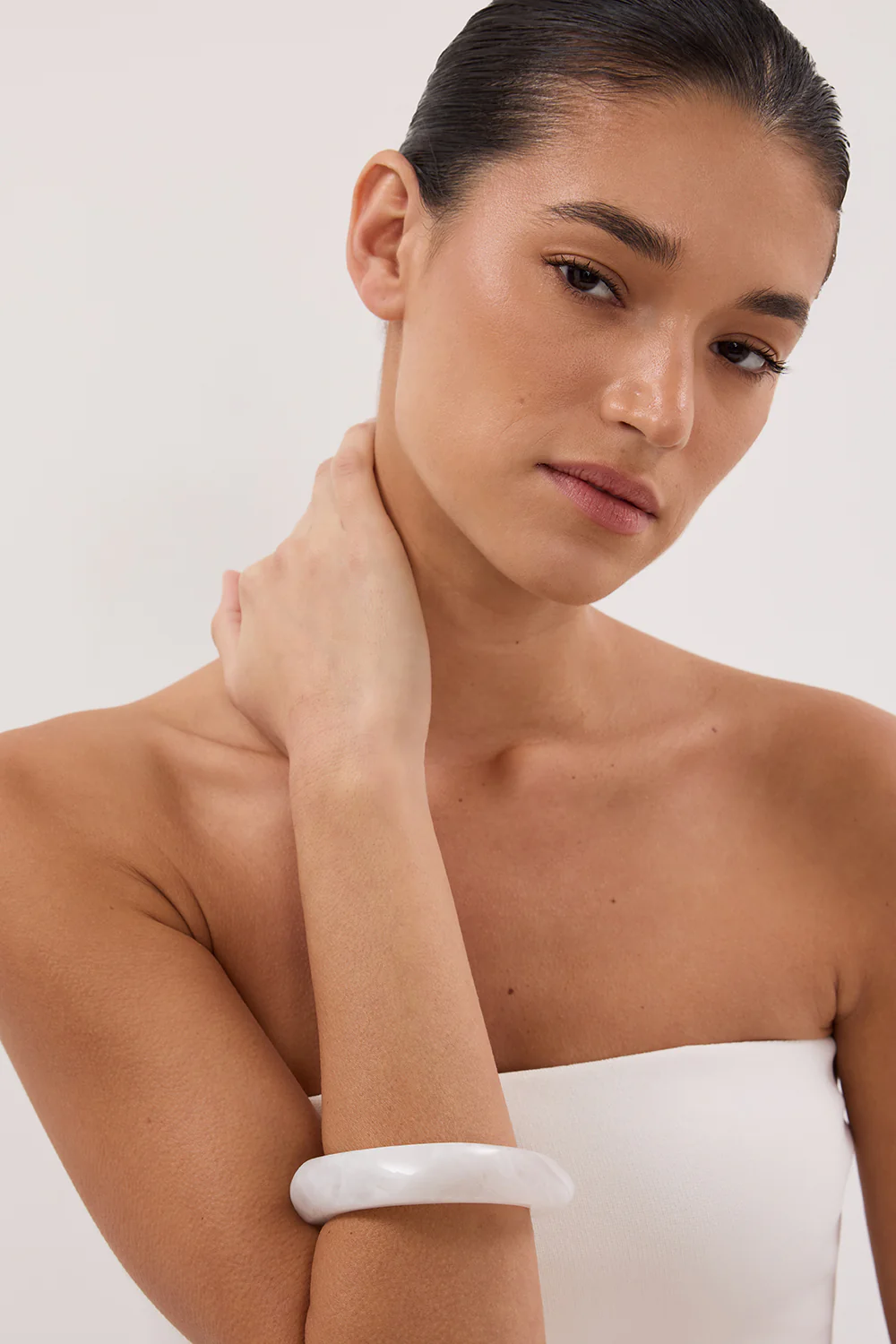 NOAH THE LABEL WHITE RESIN BANGLE - Yukikoi