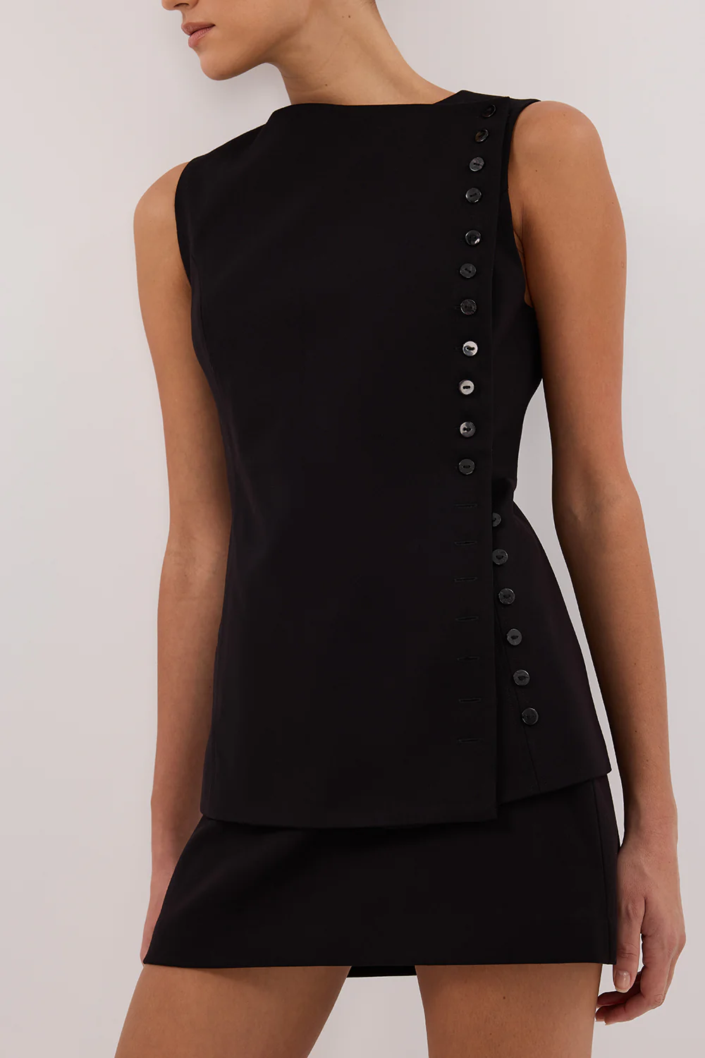 REN BLACK SIDE BUTTON VEST - Yukikoi