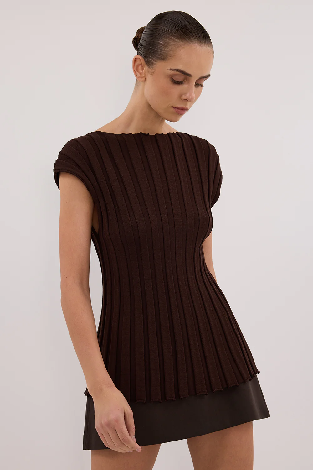 LOE CHOC SLEEVELESS KNIT TOP - Yukikoi