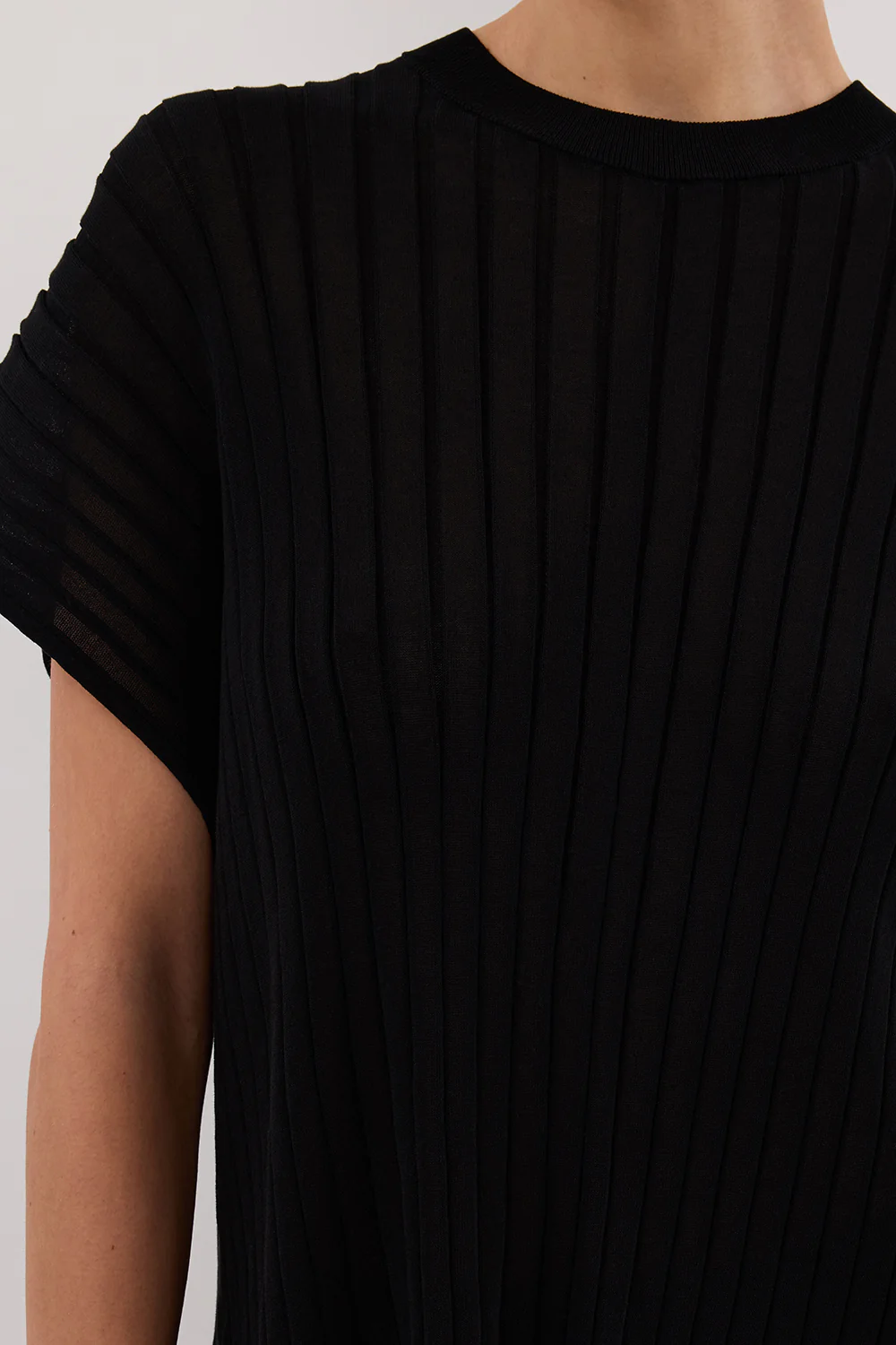 JADE BLACK SLEEVELESS KNIT TOP - Yukikoi