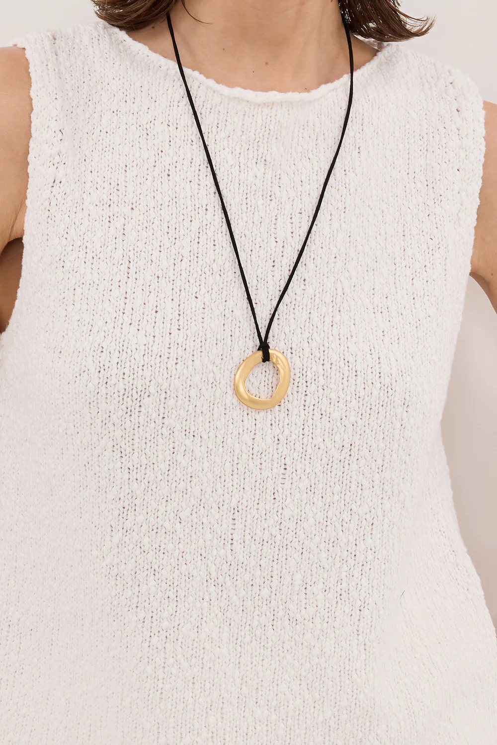 DINA OFF WHITE SLEEVELESS KNIT TOP - Yukikoi