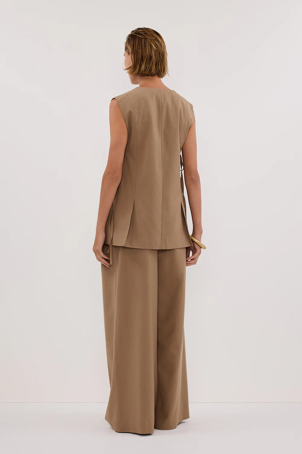 LISE TAN LOW CUT VEST - Yukikoi