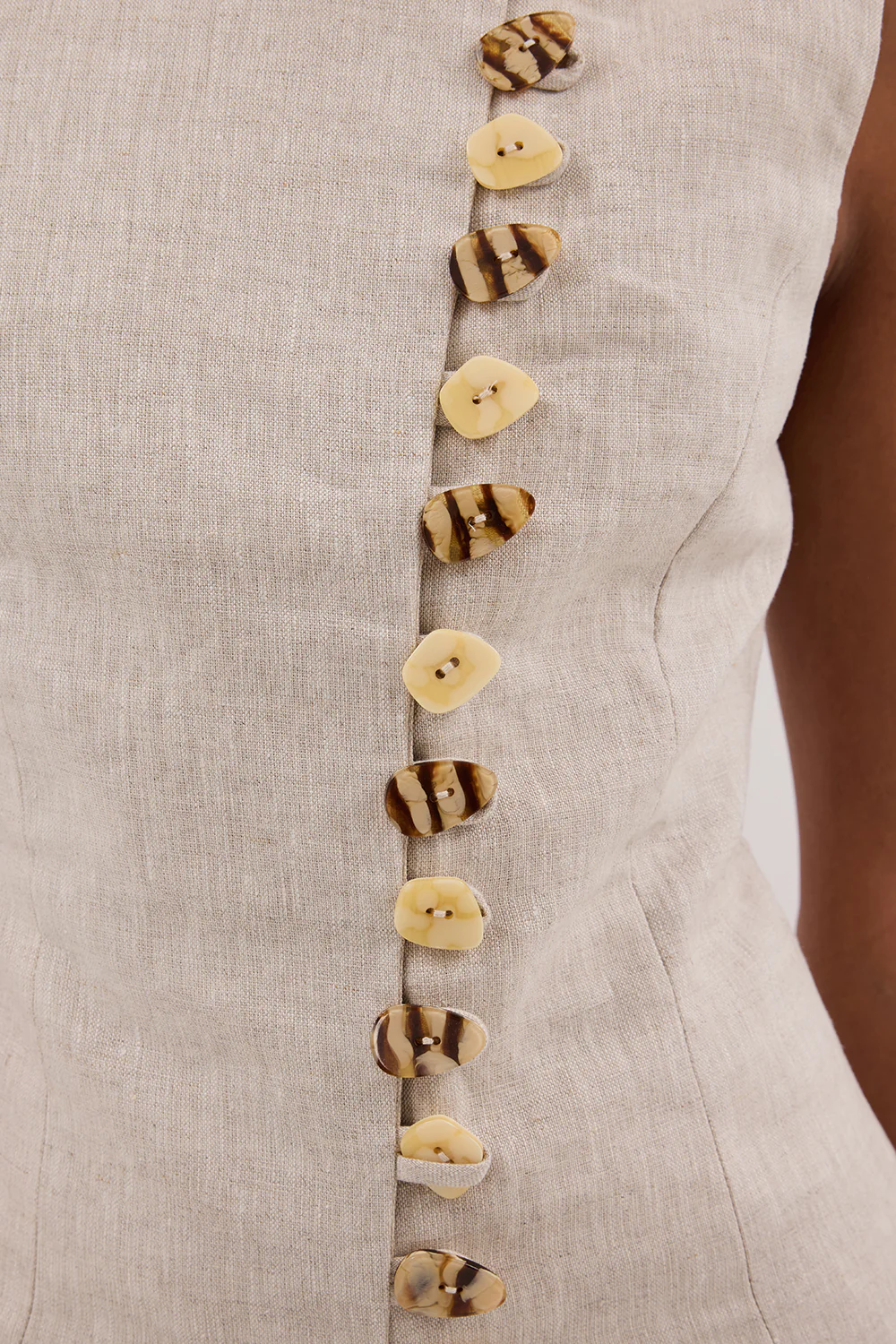 BAYLEE NATURAL SLEEVELESS LINEN TOP - Yukikoi