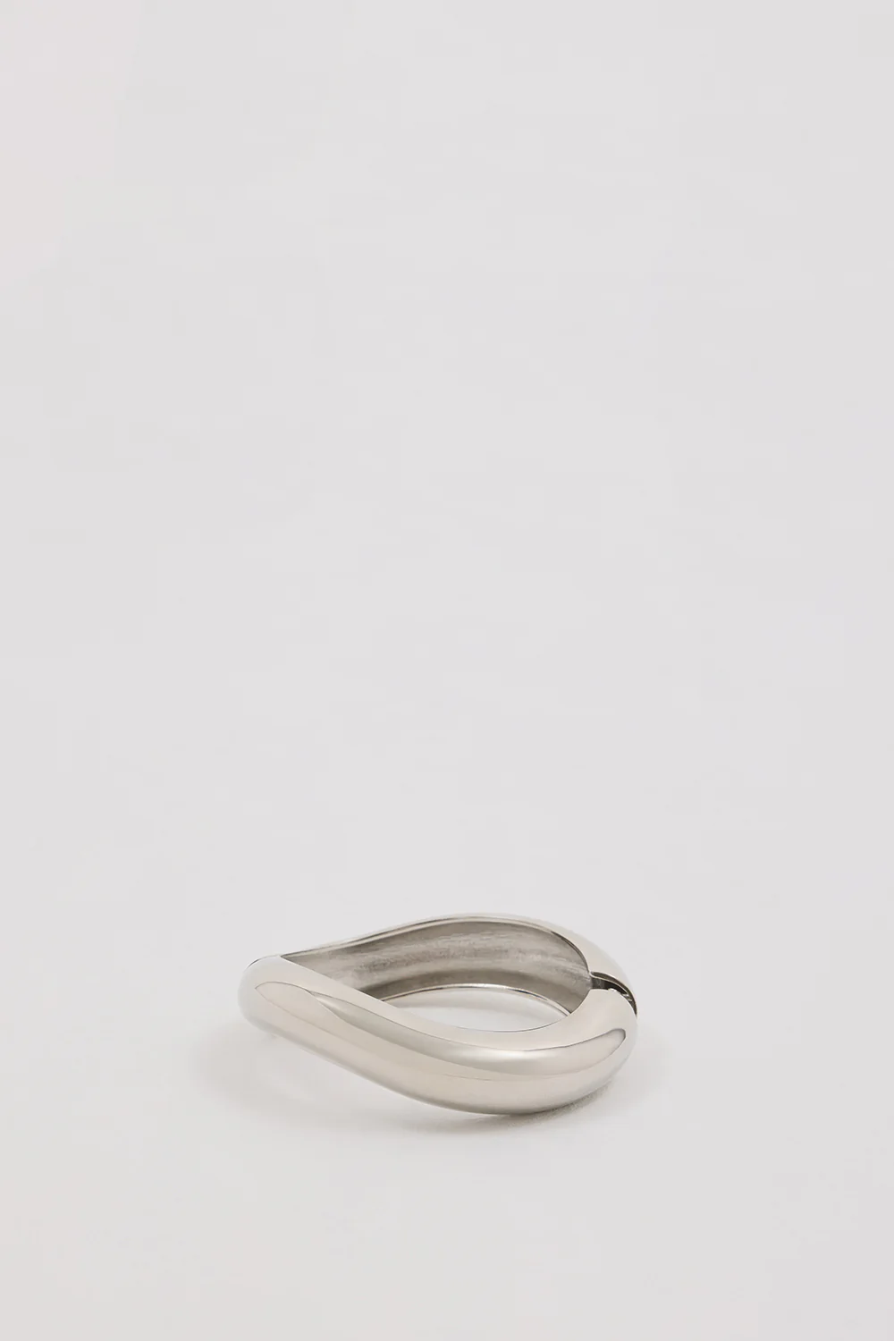ANNA ROSSI MEDIUM WARPED BANGLE SILVER - Yukikoi