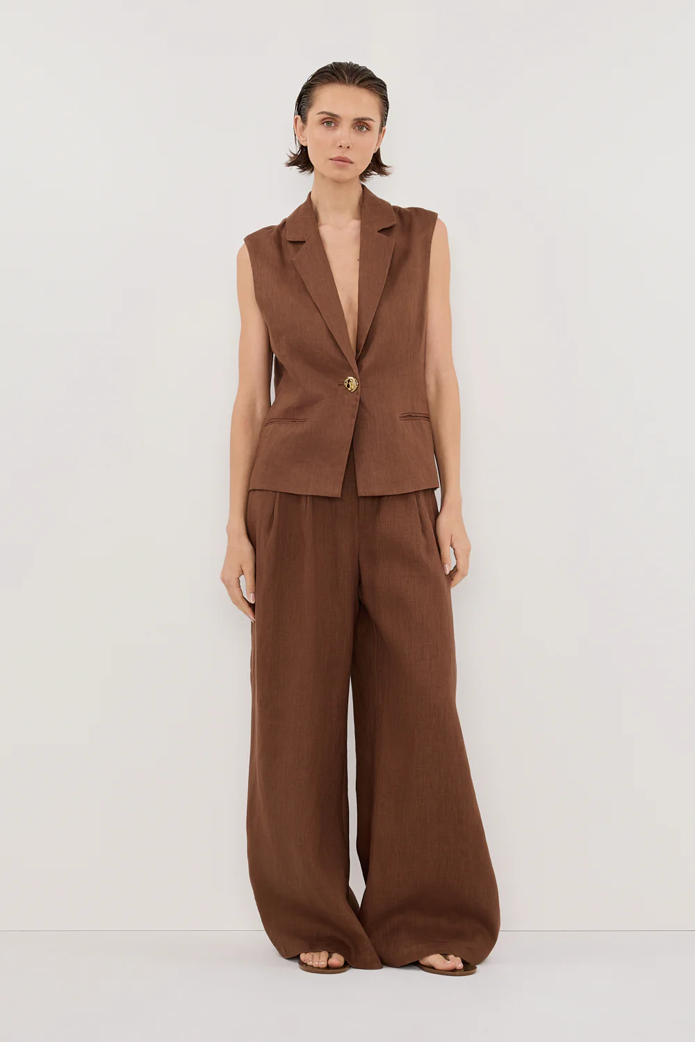 SELAH FONDANT LINEN SLEEVELESS VEST - Yukikoi