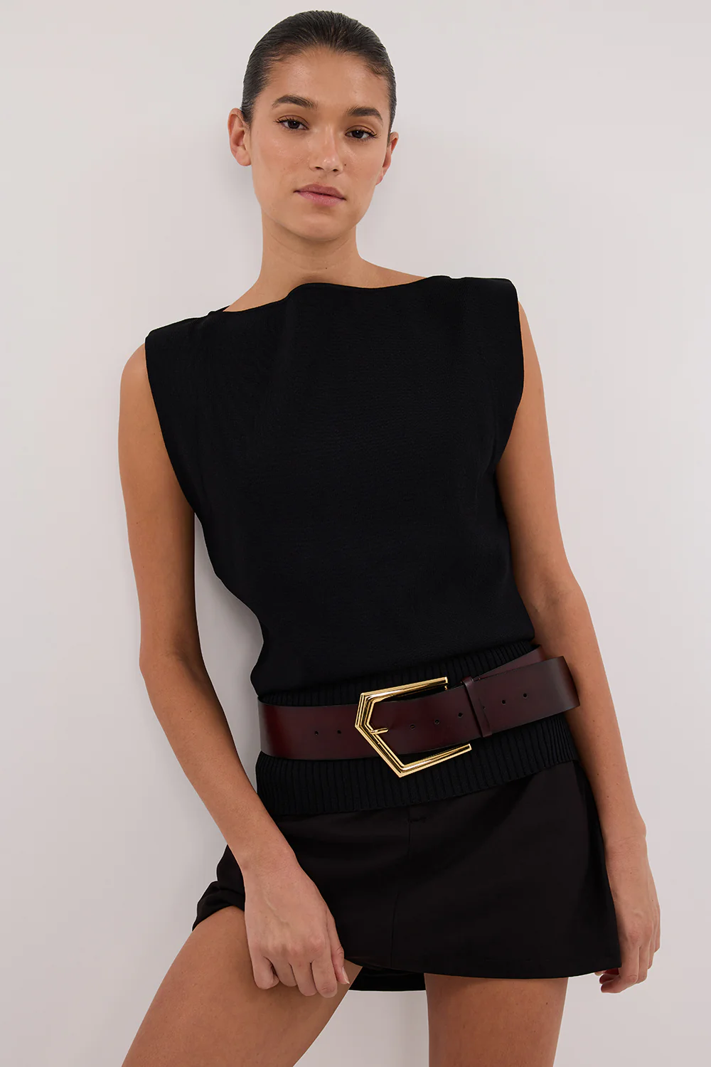 ELSA BLACK SLEEVELESS KNIT TOP - Yukikoi