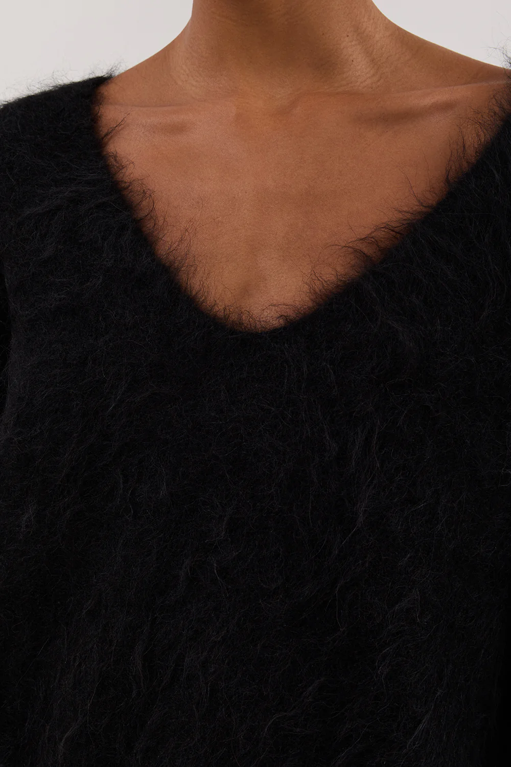 SALMA BLACK V NECK JUMPER - Yukikoi