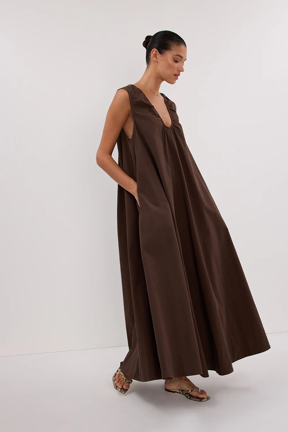 GABBY BITTER CHOC OVERSIZED COTTON MIDI DRESS - Yukikoi