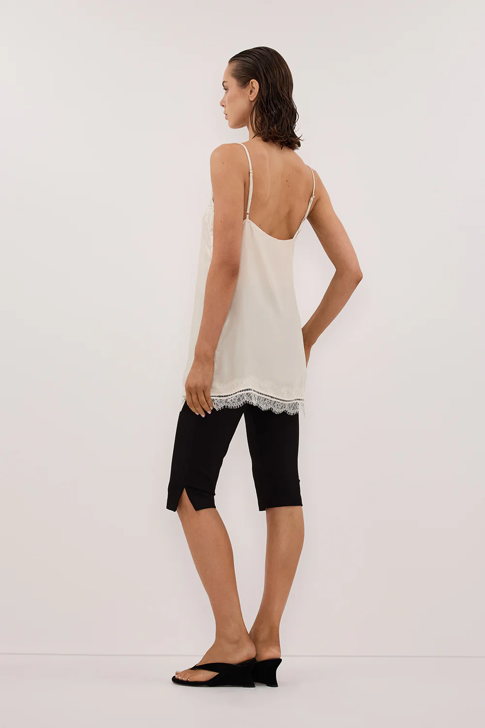 ANDREA SANDSTONE SLEEVELESS LACE CAMI TOP - Yukikoi