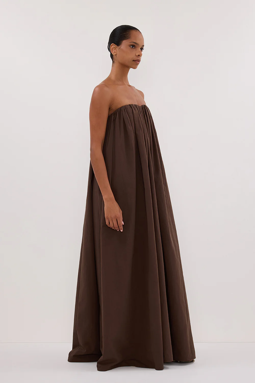 ROISIN BITTER CHOC COTTON STRAPLESS MAXI DRESS - Yukikoi