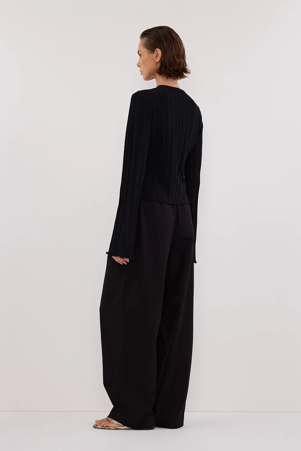 SYLVIA BLACK CREW KNIT TOP - Yukikoi