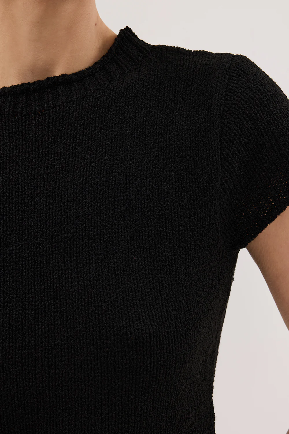 LEO BLACK KNIT TOP - Yukikoi