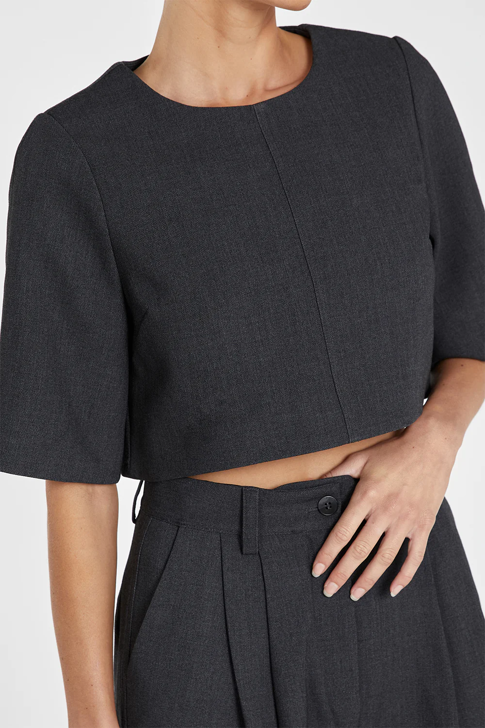 CAREY CHARCOAL CROPPED TEE - Yukikoi