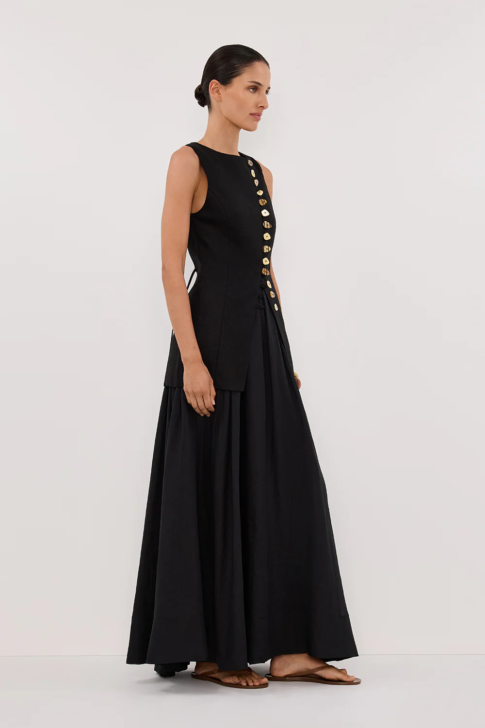 BAYLEE BLACK SLEEVELESS LINEN TOP - Yukikoi