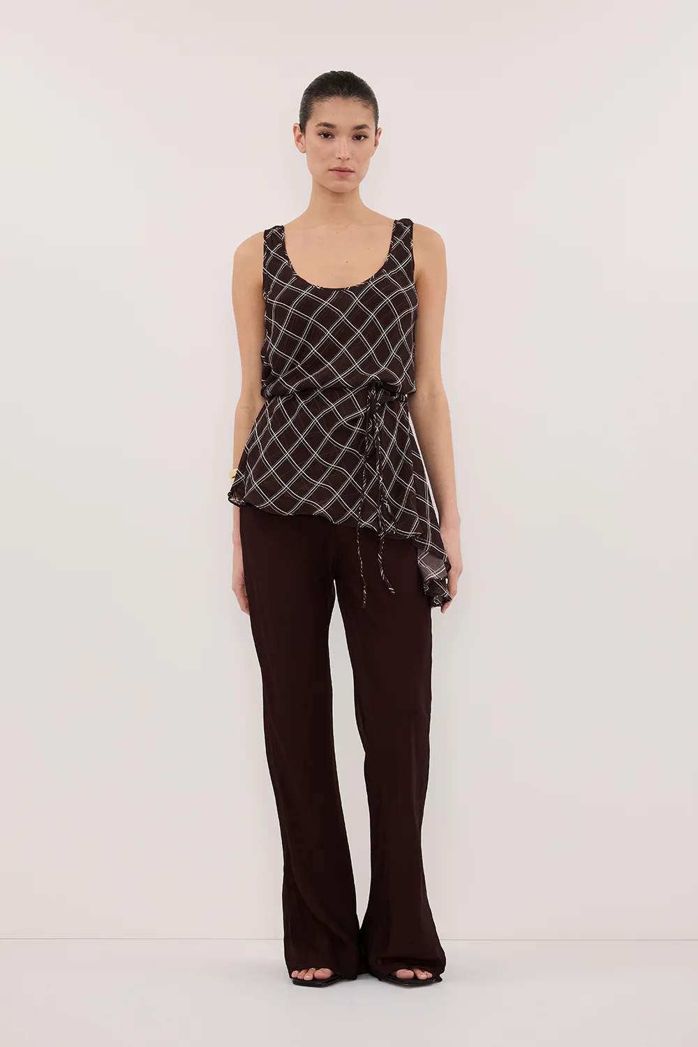 ARLINGTON CHOC SLEEVELESS CAMI TOP - Yukikoi