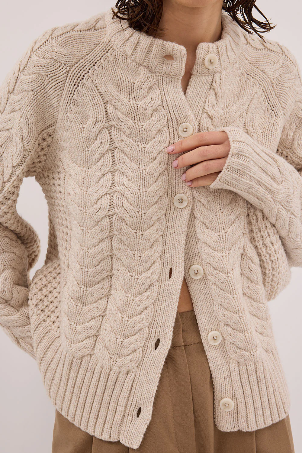 TOM CHALK CABLE KNIT CARDIGAN - Yukikoi
