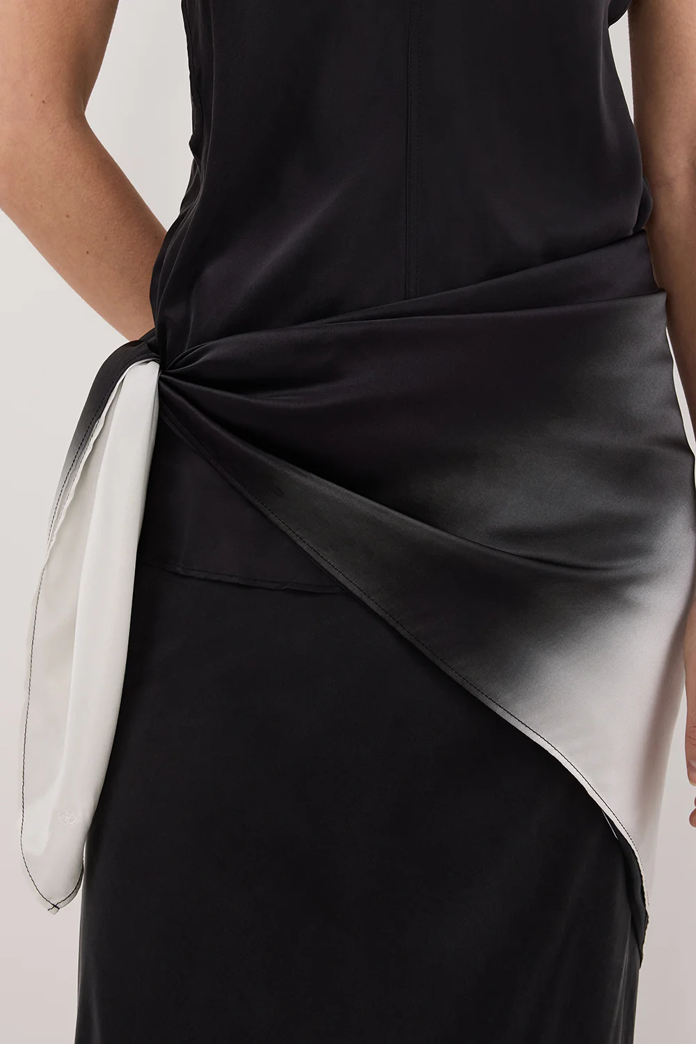 HUXLEY OMBRE SILK SCARF TOP - Yukikoi