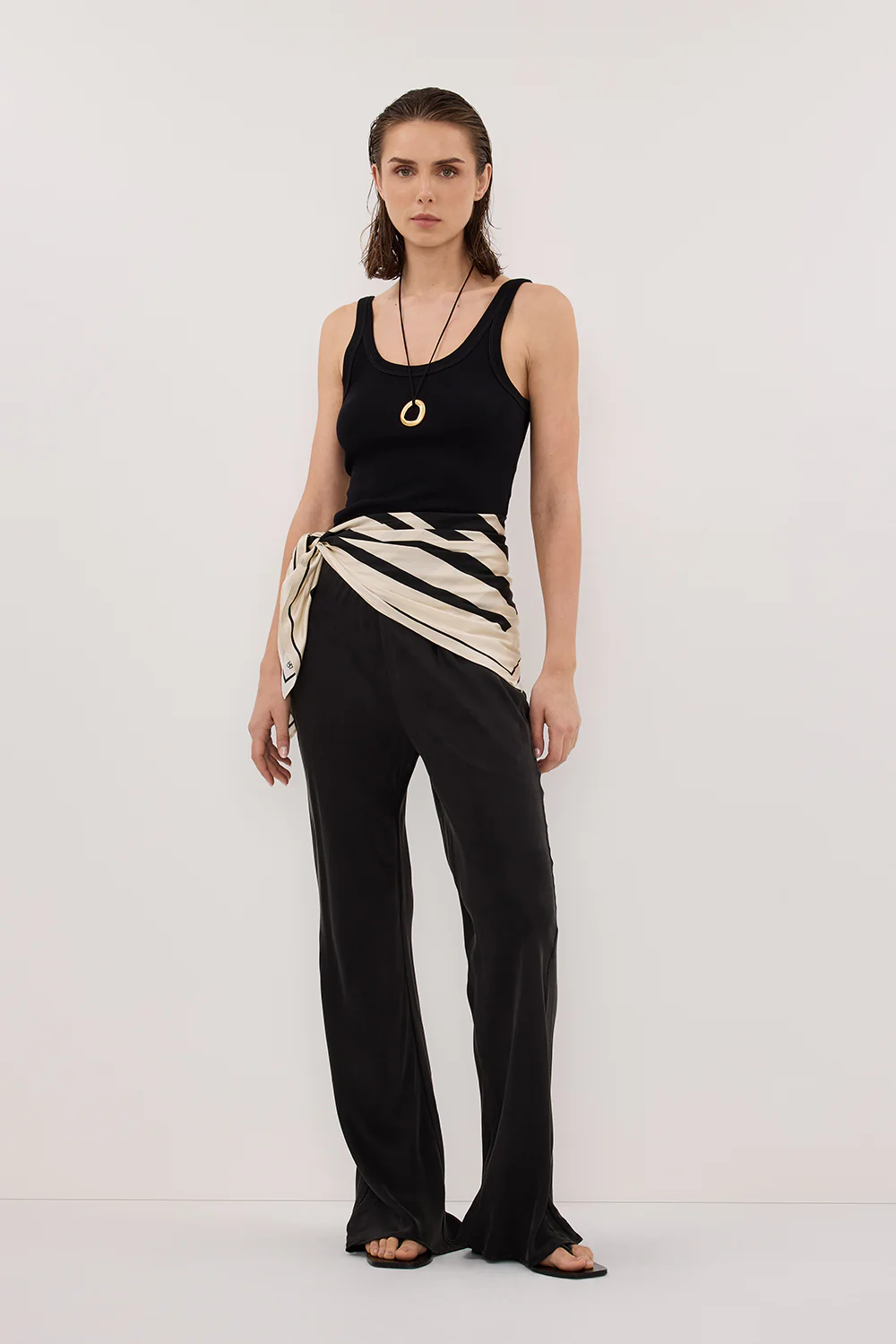 PHOEBE BLACK SCOOP NECK TANK TOP - Yukikoi