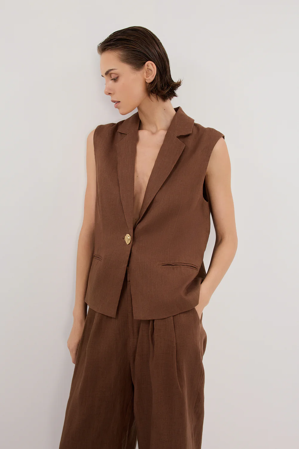SELAH FONDANT LINEN SLEEVELESS VEST - Yukikoi