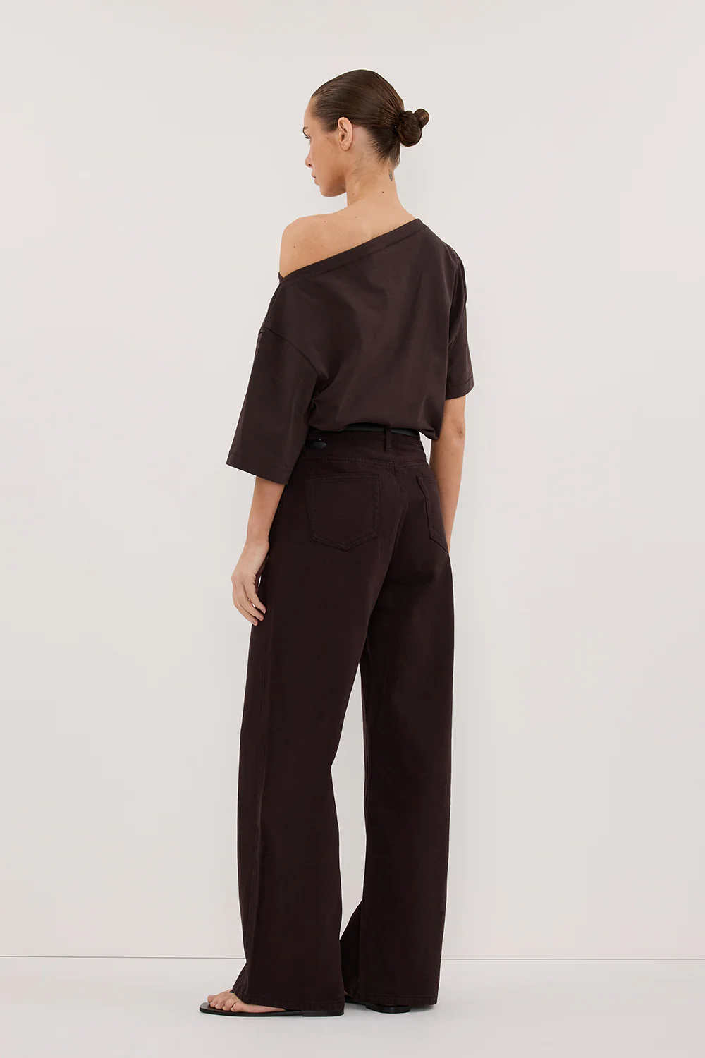 REAGAN 2.0 BURNT CHOC SLOUCHY JEAN - Yukikoi