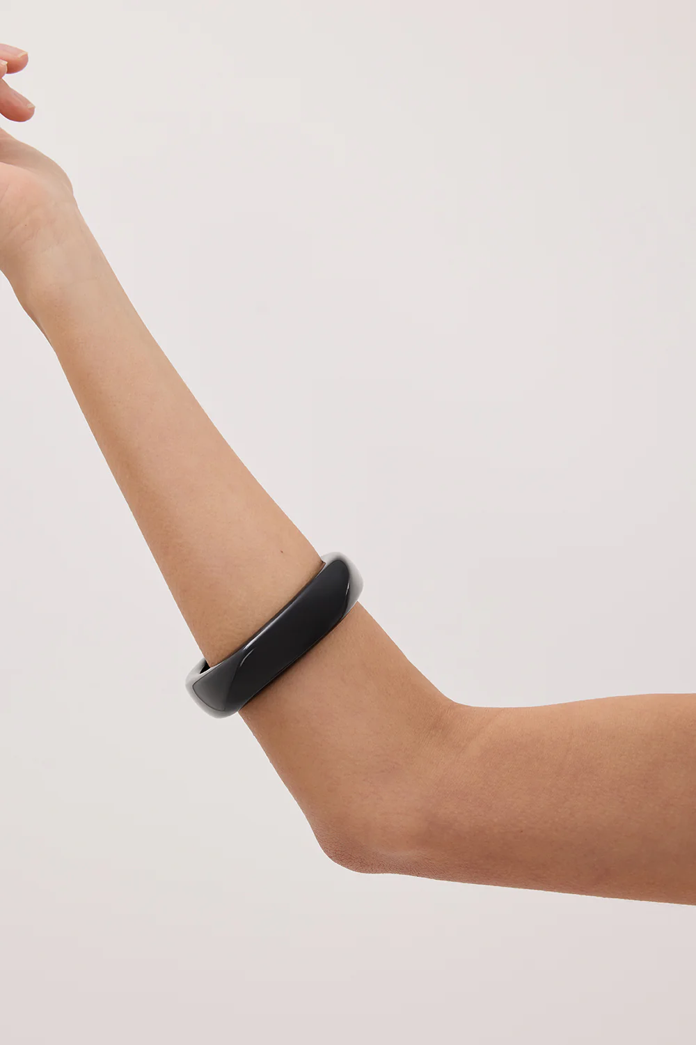 NOAH THE LABEL BLACK RESIN BANGLE - Yukikoi