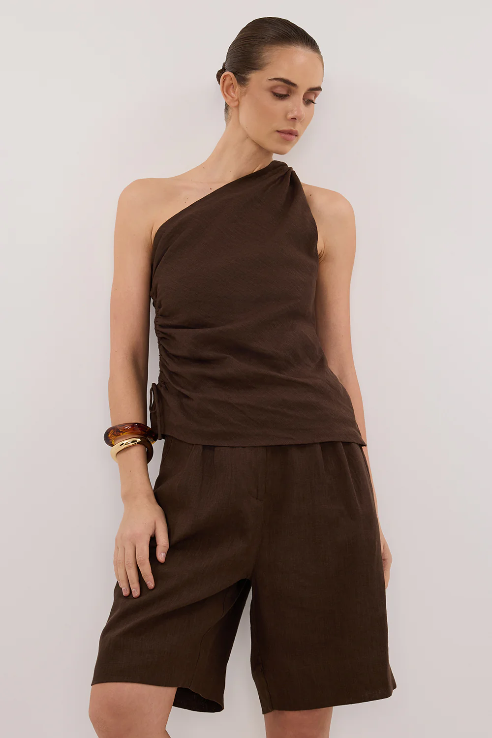 KAYLA BITTER CHOC LINEN BERMUDA SHORT - Yukikoi