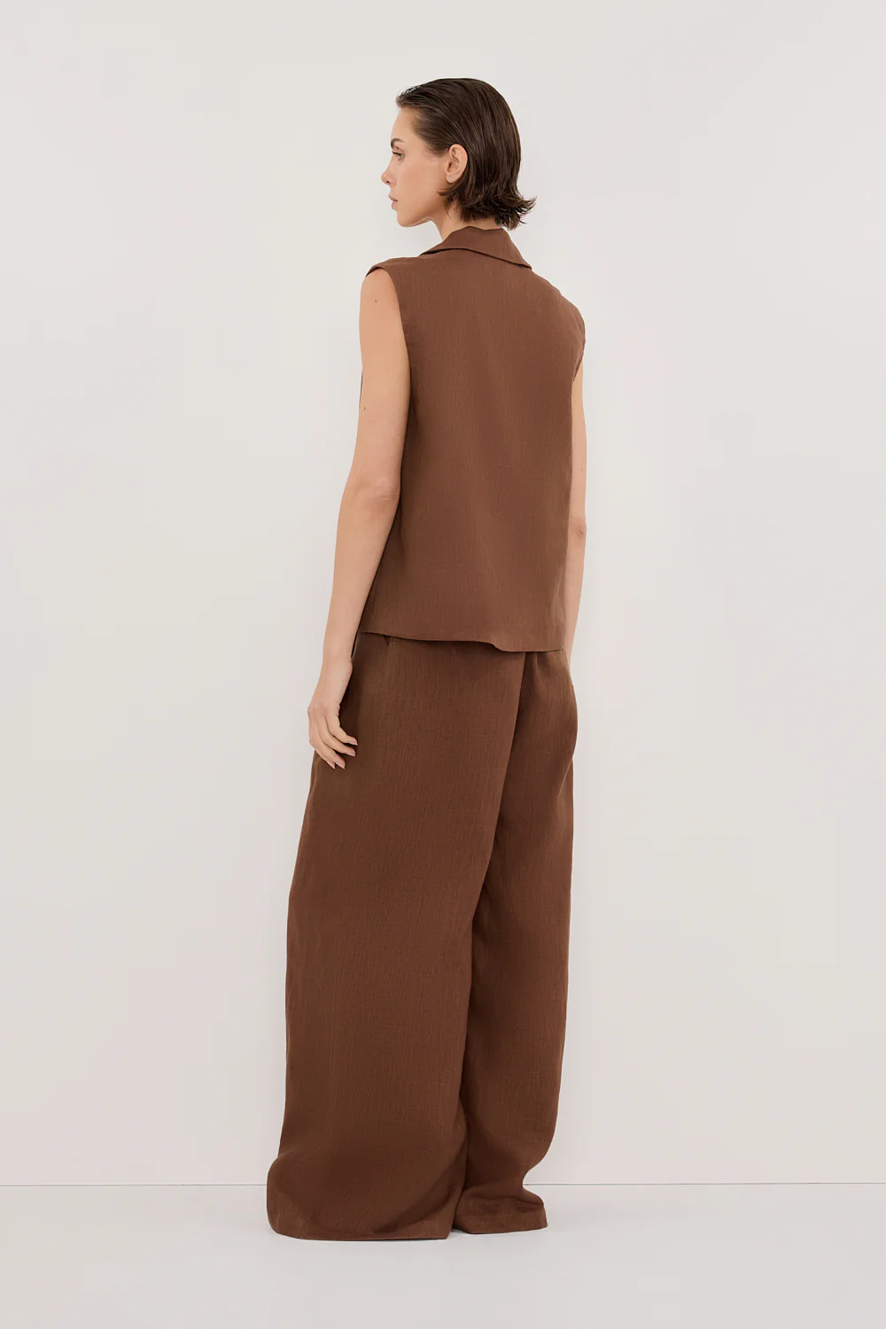 SELAH FONDANT LINEN SLEEVELESS VEST - Yukikoi