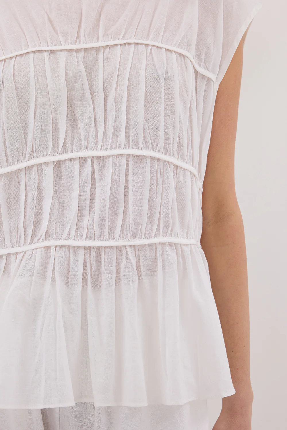 FLYNN WHITE LINEN BLEND TIERED TOP - Yukikoi
